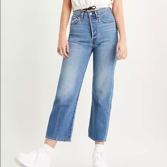 Levi’s Ribcage Straight Jeans (Aritzia) - Picture 1 of 6